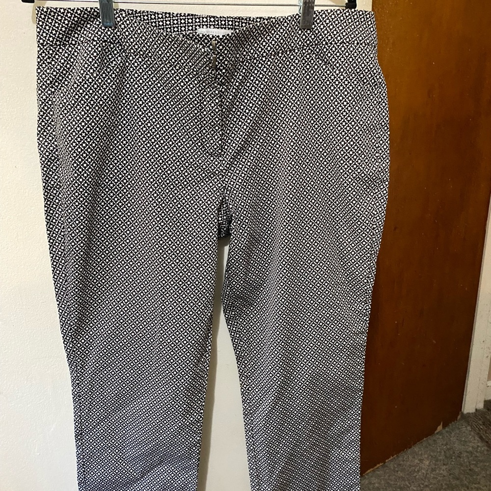 New York Company, black and white capris size 14, in great shape